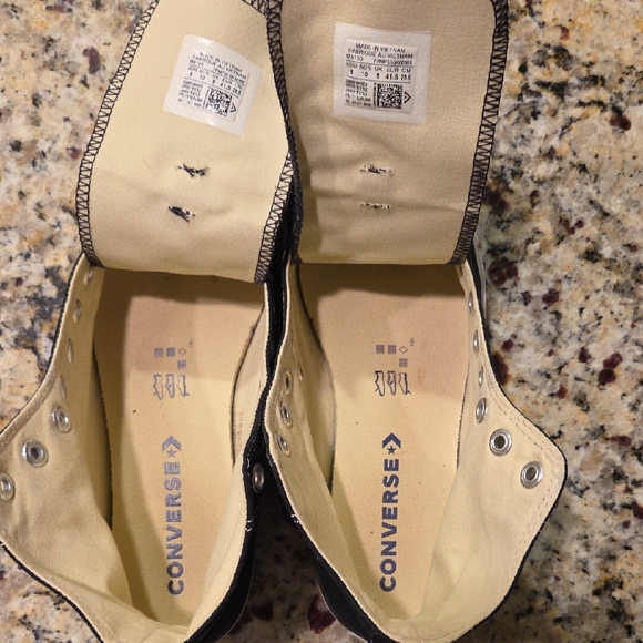 Converse Chuck Taylor All Star Black and White High-Top. Size 8 Men's. - Picture 6 of 8